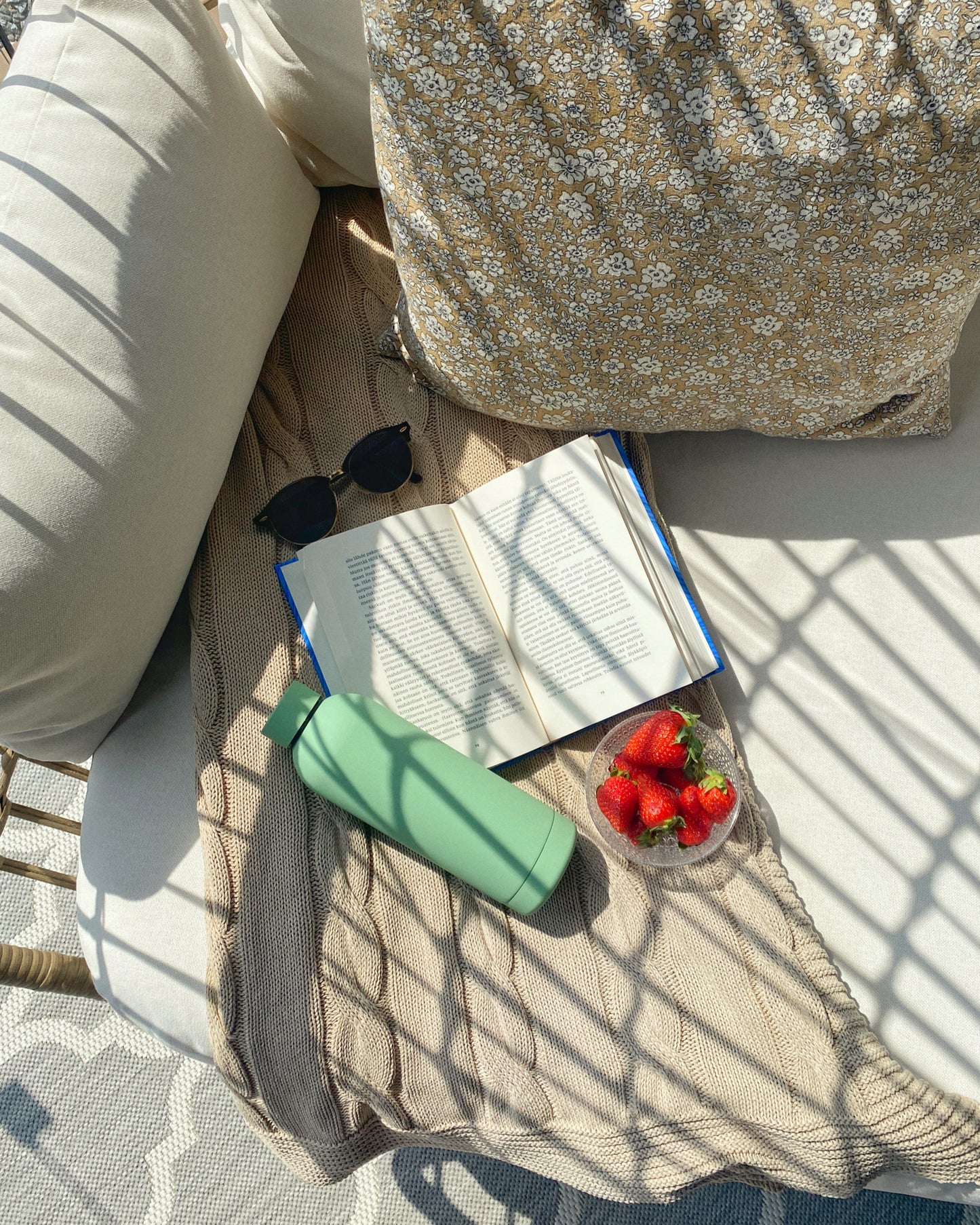 Pastellin vihreä ruostumattomasta teräksestä valmistettu juomapullo